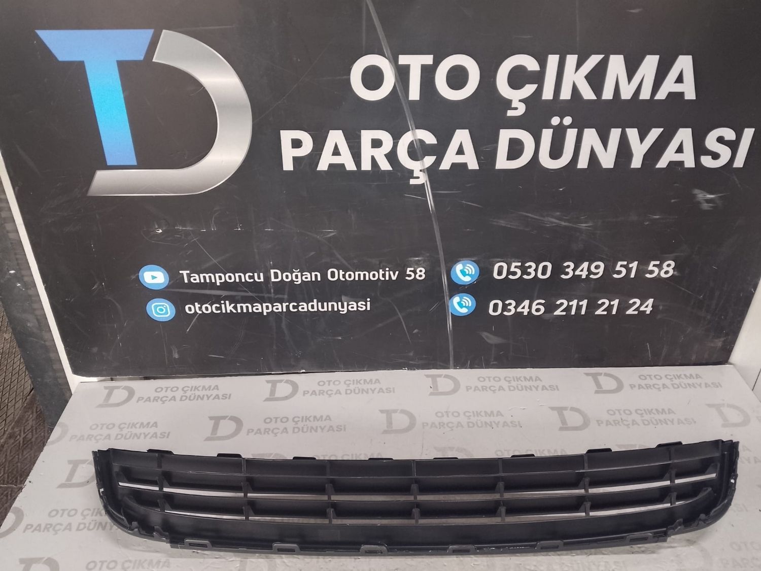 VOLKSWAGEN JETTA �N TAMPON PANJURU S�YAH 2010